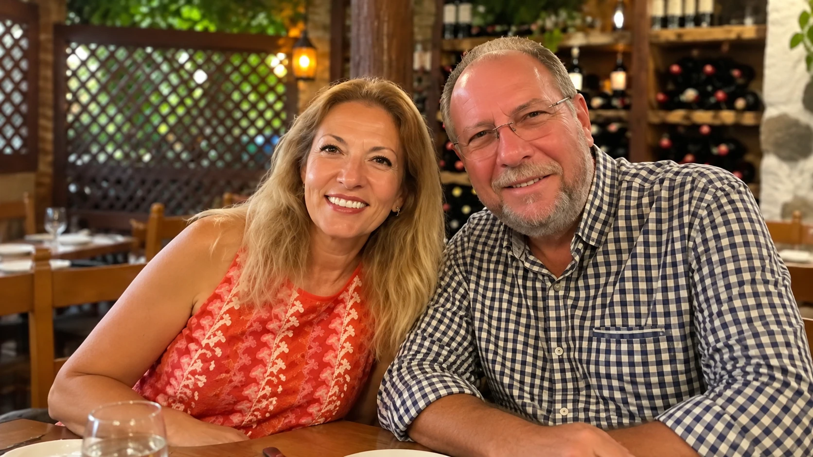 Pareja disfrutando de una cena en Restaurante Poncho's en Fuengirola